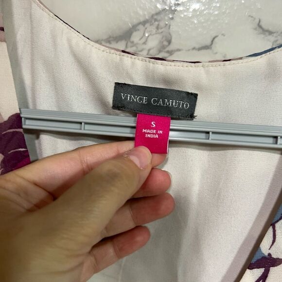 Vince Camuto Floral Print V-Neck Blouse in Sea Breeze, Size Small - Picture 7 of 13